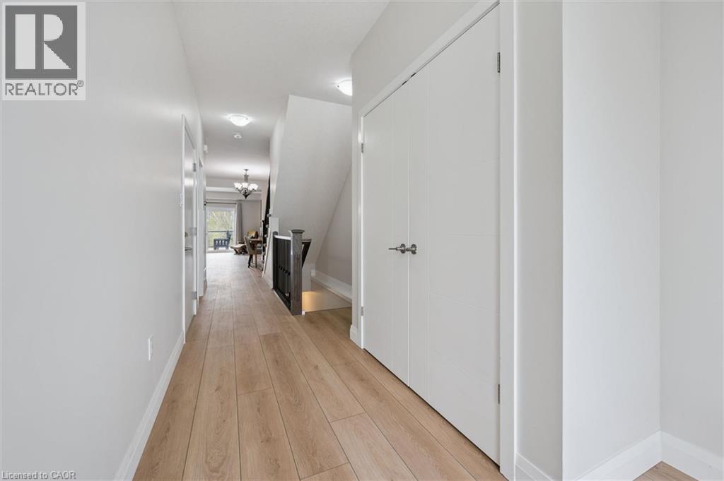 873 ROBERT FERRIE Drive thumbnail 5