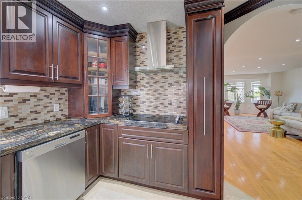 32 LENA Crescent thumbnail 15