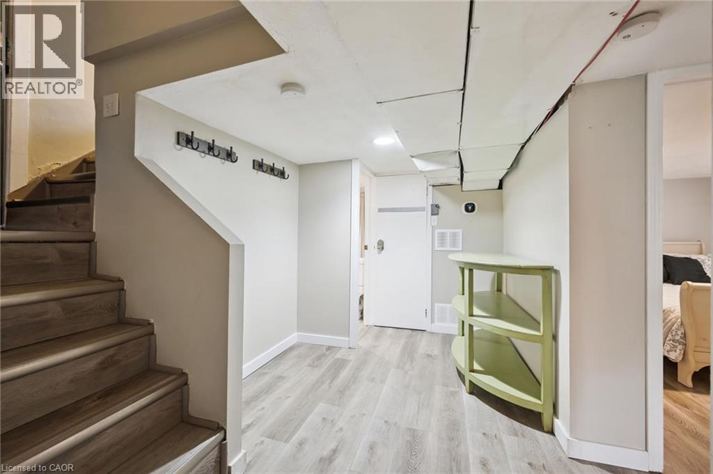 15 GORDON Avenue thumbnail 30