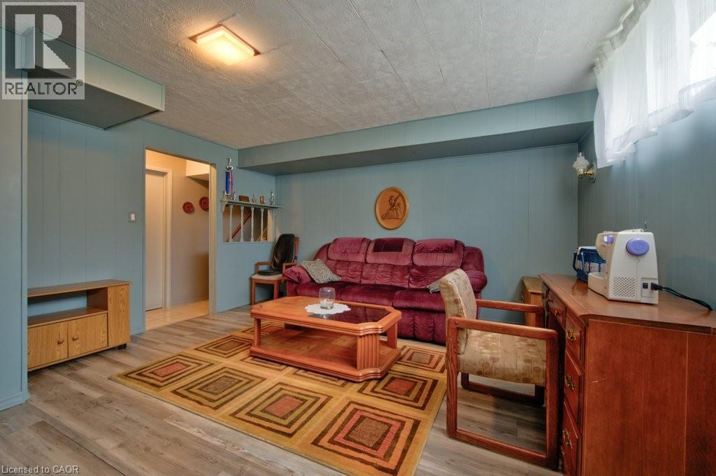 34 WESTWOOD Crescent thumbnail 32