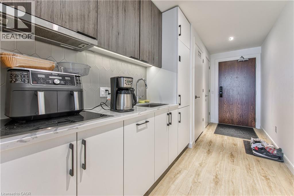 741 KING Street W Unit# 1504 thumbnail 4