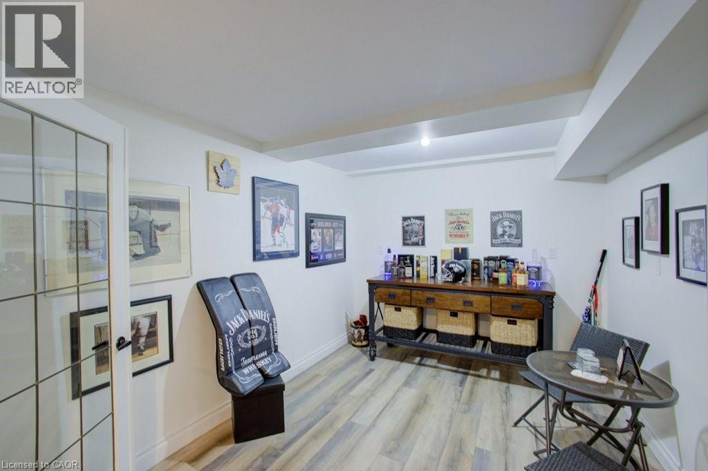 76 KENNEDY Road thumbnail 33