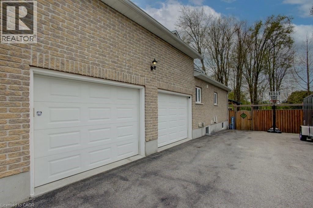76 KENNEDY Road thumbnail 35