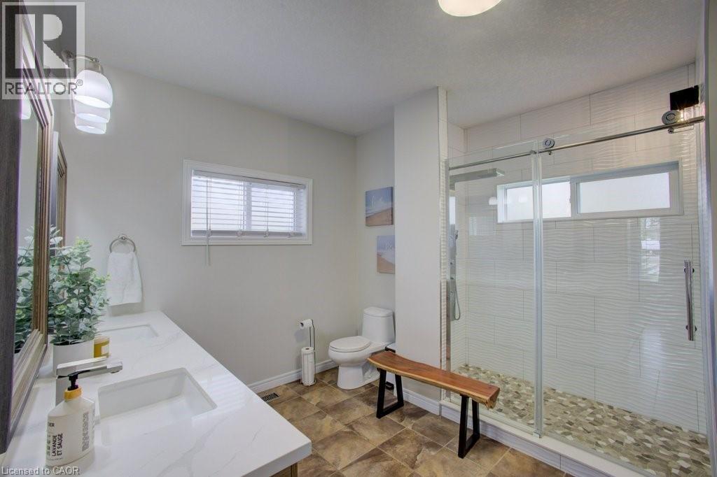 76 KENNEDY Road thumbnail 18