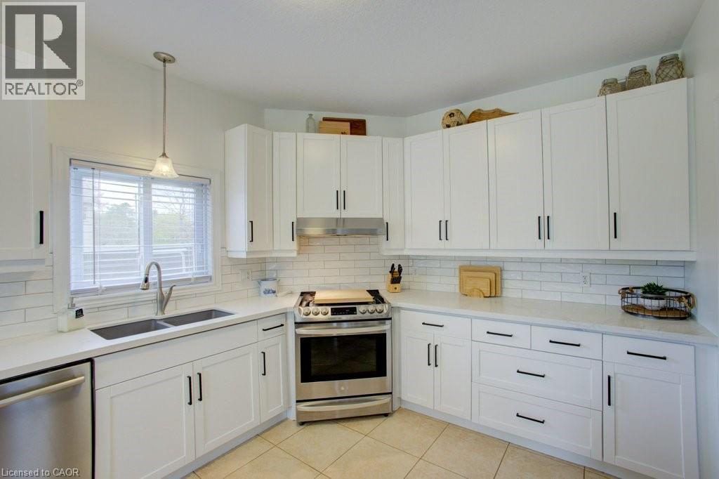 76 KENNEDY Road thumbnail 14