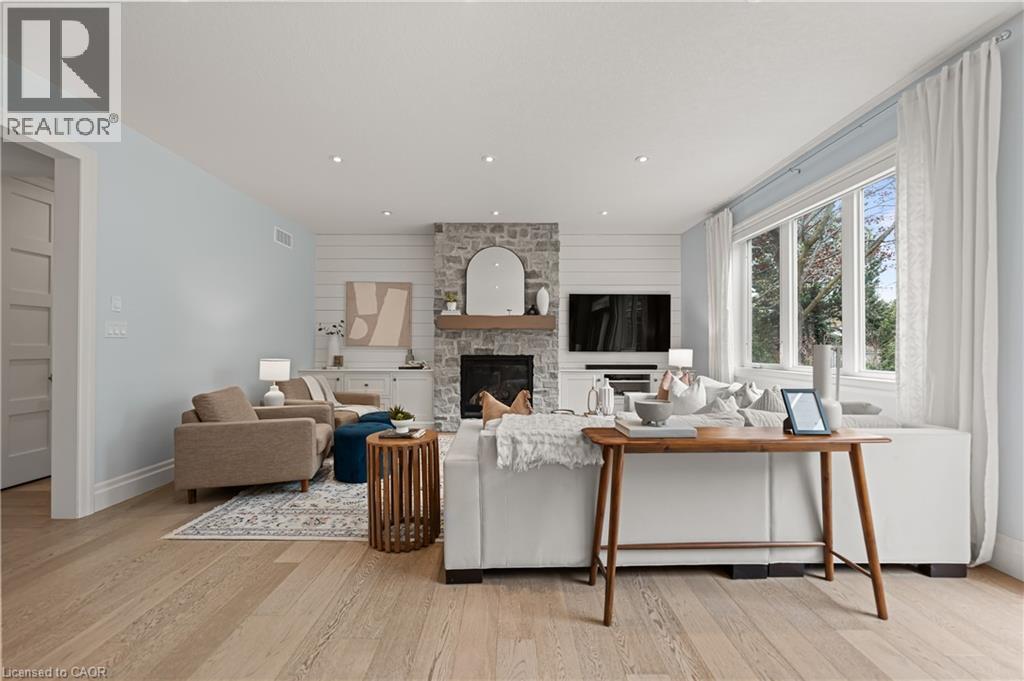 303 CASTLEFIELD Avenue thumbnail 18