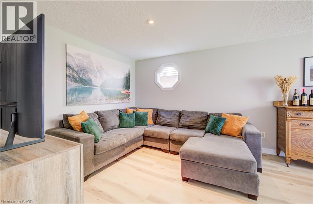 35 CAMROSE Court thumbnail 14