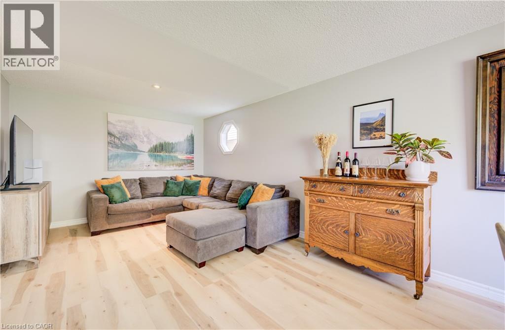35 CAMROSE Court thumbnail 16