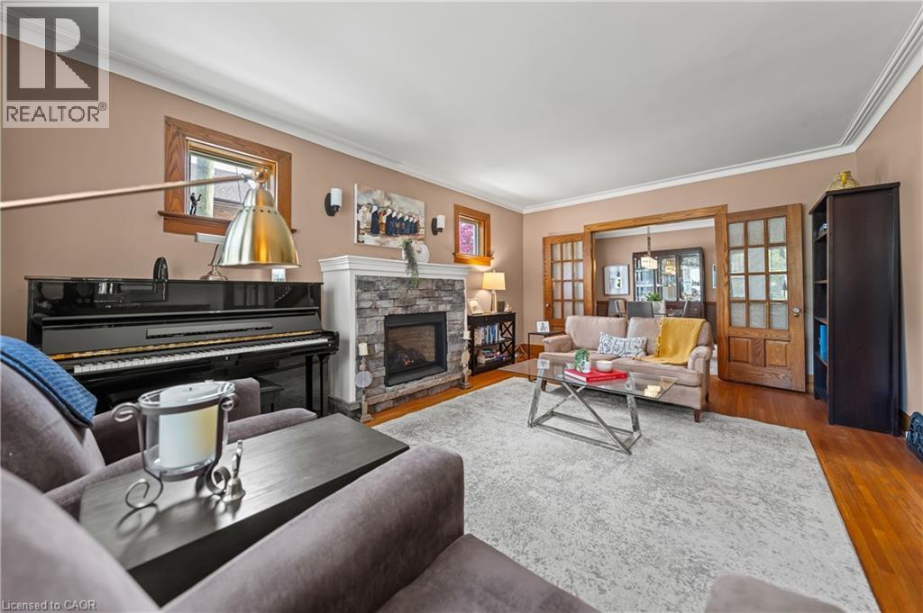 39 BORDEN Avenue N thumbnail 10