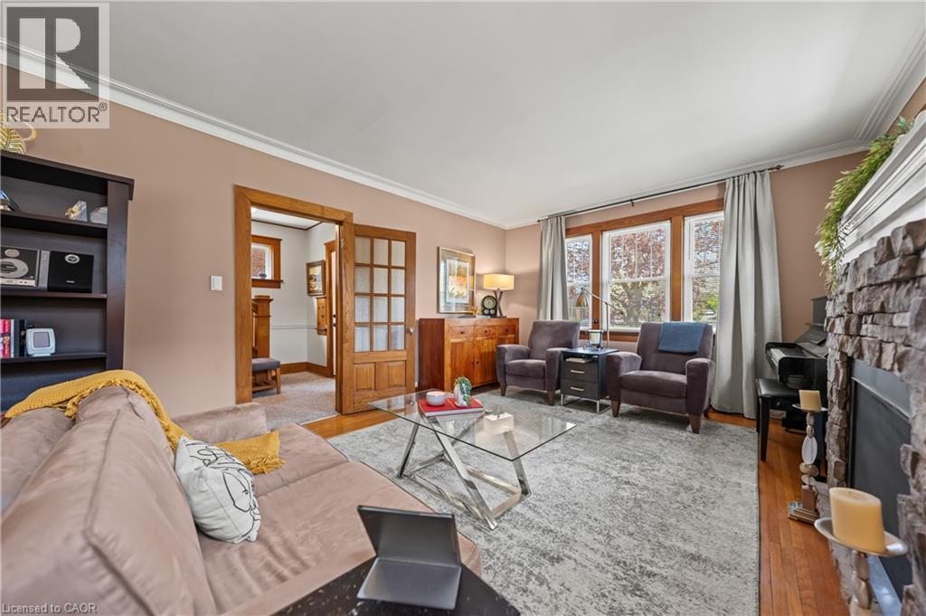 39 BORDEN Avenue N thumbnail 11