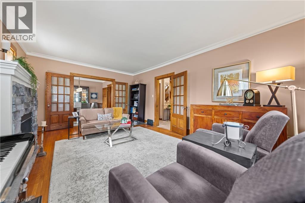 39 BORDEN Avenue N thumbnail 12