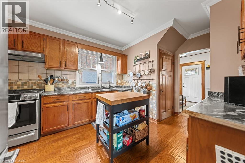 39 BORDEN Avenue N thumbnail 15