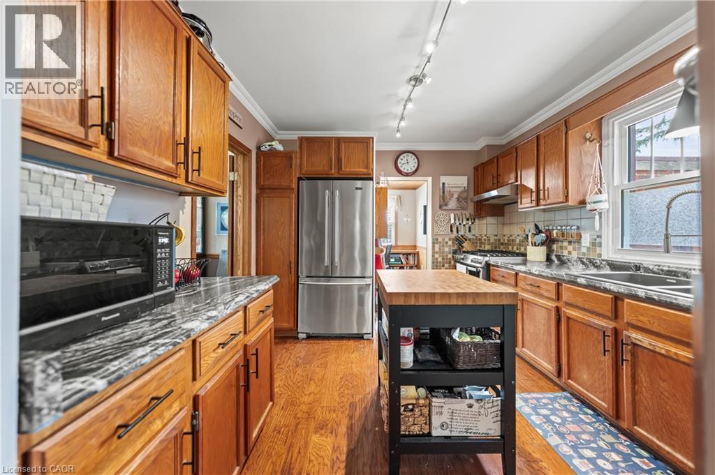 39 BORDEN Avenue N thumbnail 17