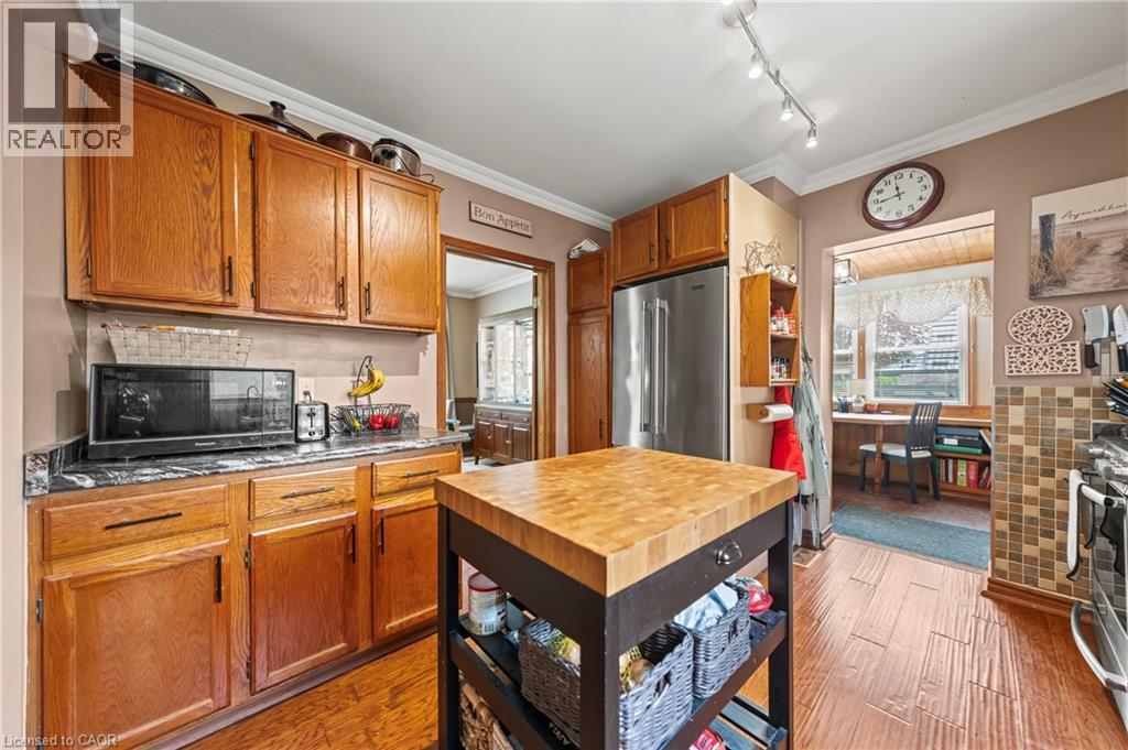 39 BORDEN Avenue N thumbnail 18