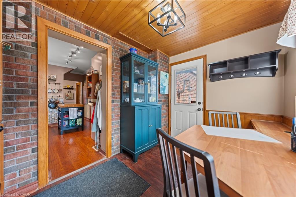39 BORDEN Avenue N thumbnail 20