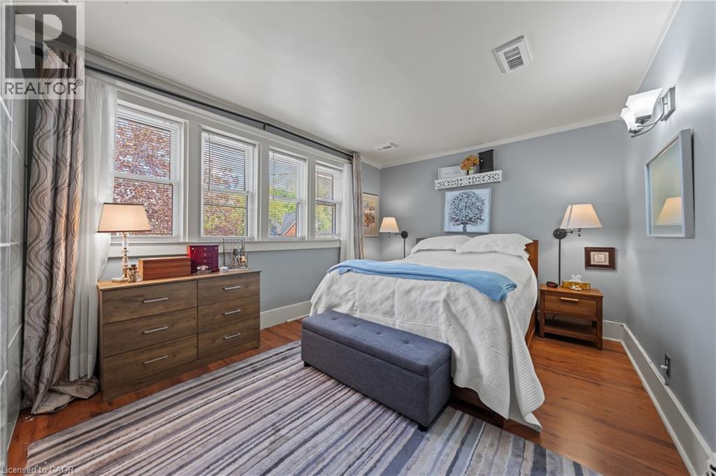39 BORDEN Avenue N thumbnail 21