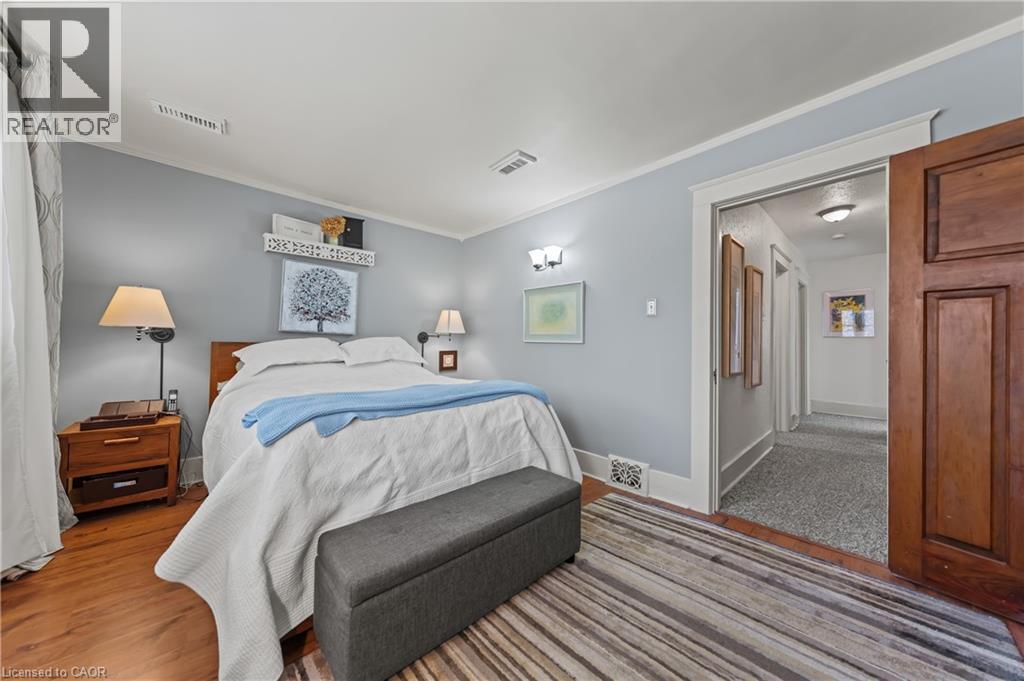 39 BORDEN Avenue N thumbnail 22