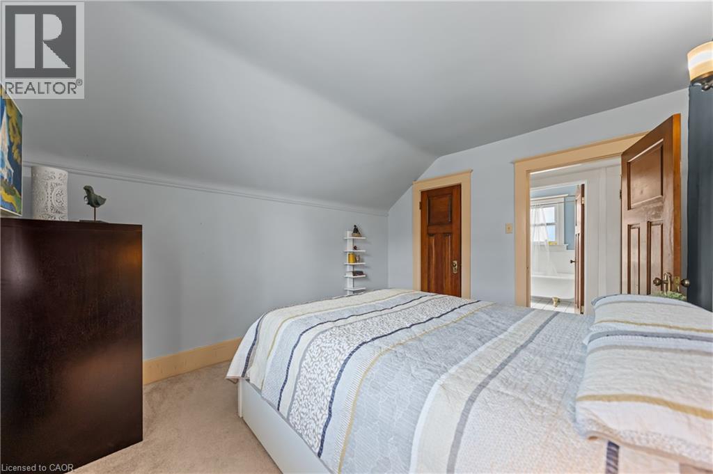 39 BORDEN Avenue N thumbnail 24