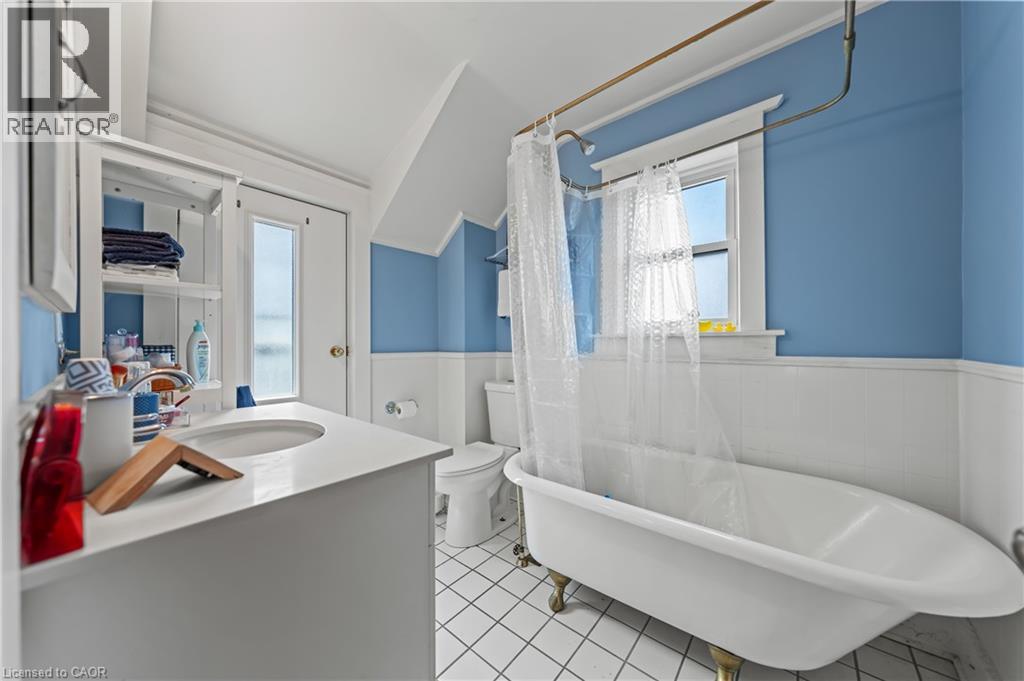 39 BORDEN Avenue N thumbnail 25