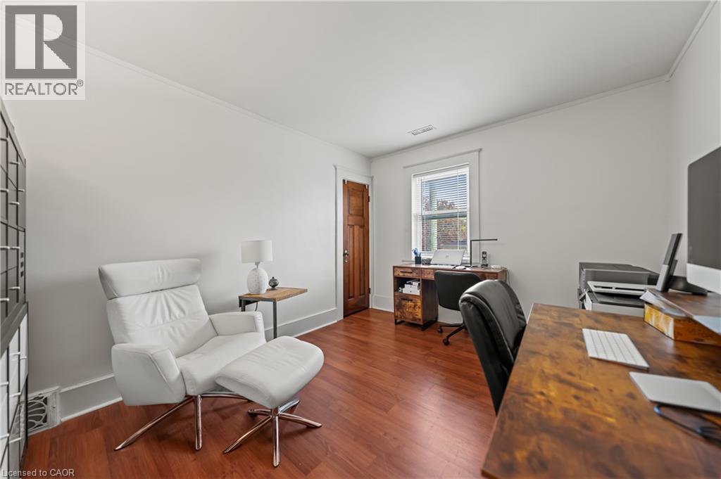 39 BORDEN Avenue N thumbnail 27