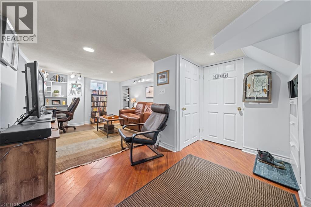 39 BORDEN Avenue N thumbnail 29