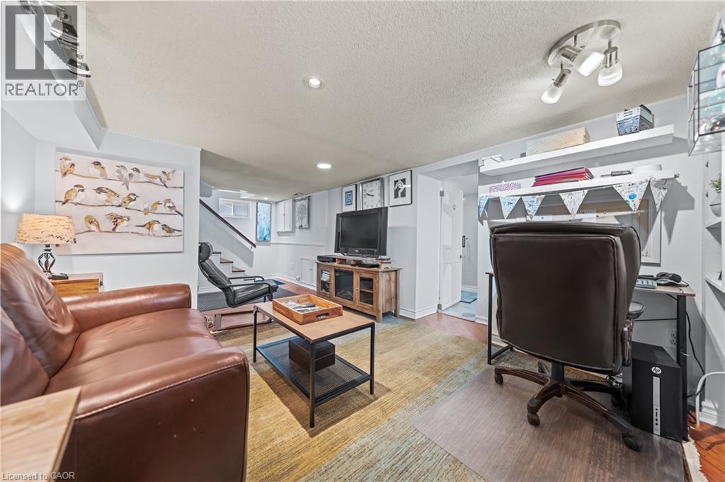 39 BORDEN Avenue N thumbnail 31
