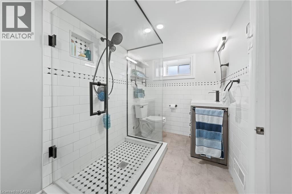 39 BORDEN Avenue N thumbnail 32