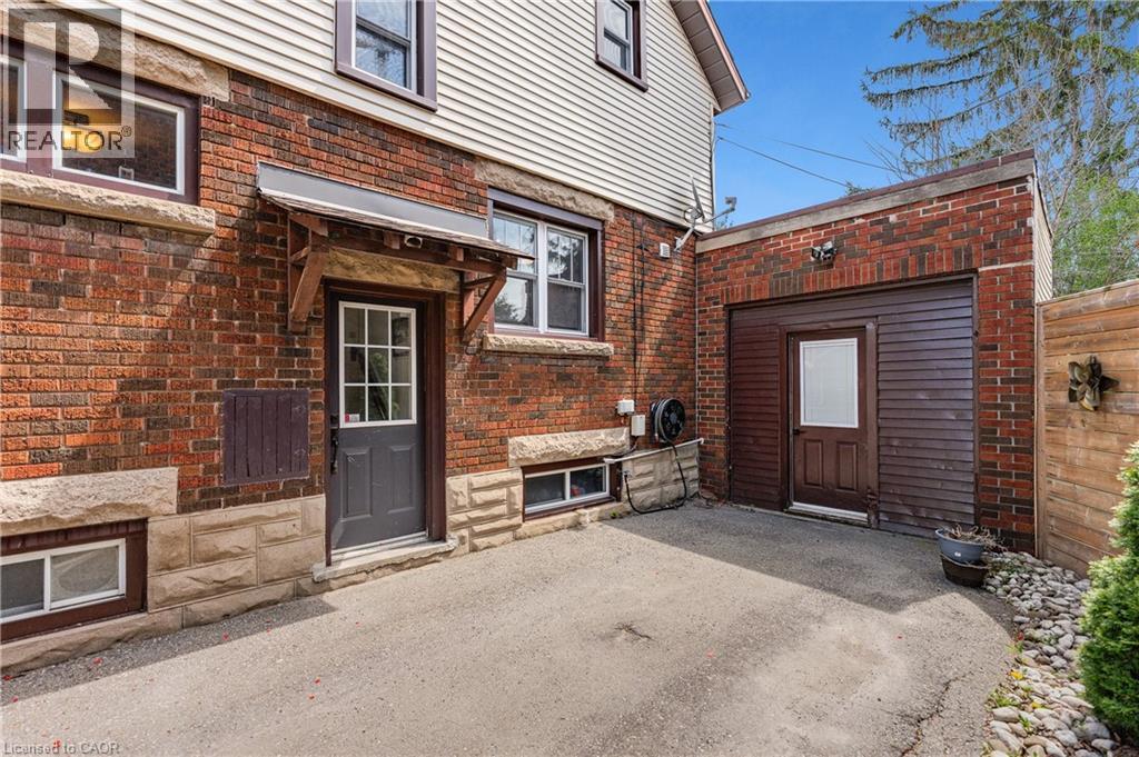 39 BORDEN Avenue N thumbnail 6