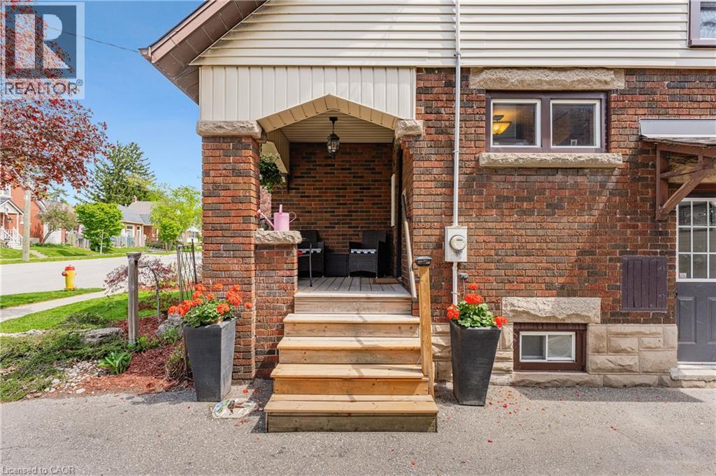 39 BORDEN Avenue N thumbnail 7