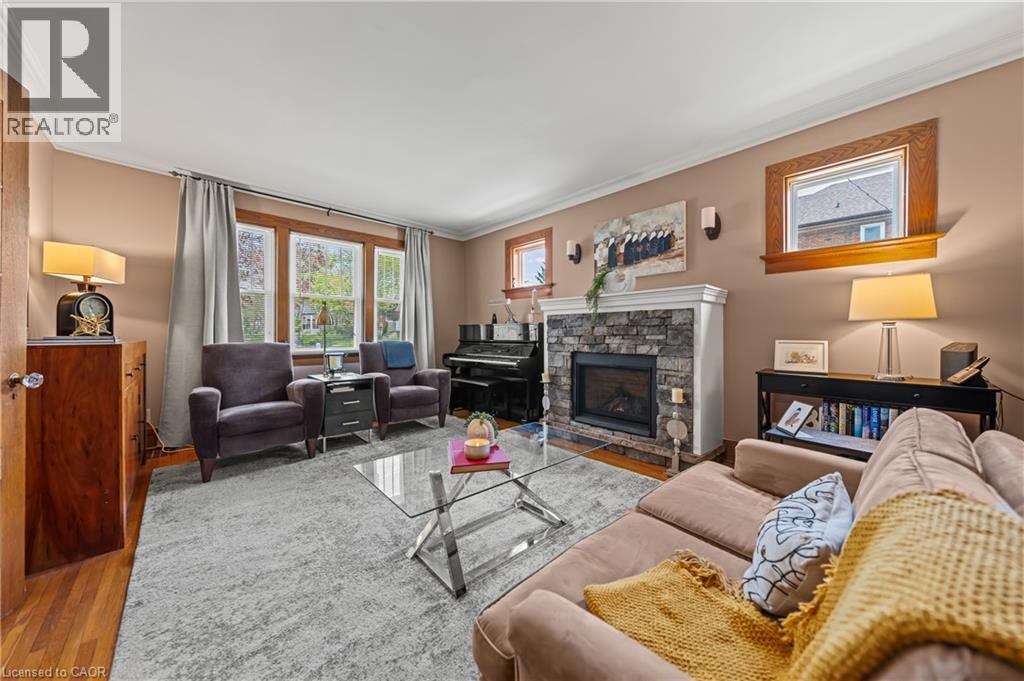 39 BORDEN Avenue N thumbnail 9