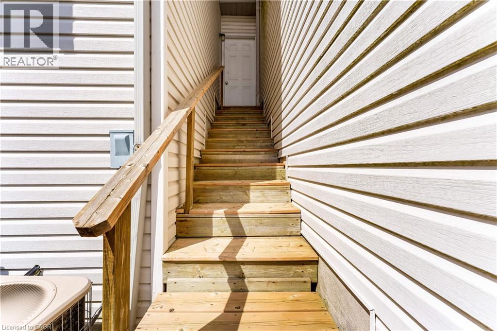 550 DANSBURY Drive thumbnail 36