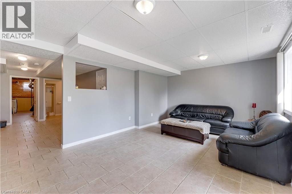 550 DANSBURY Drive thumbnail 35