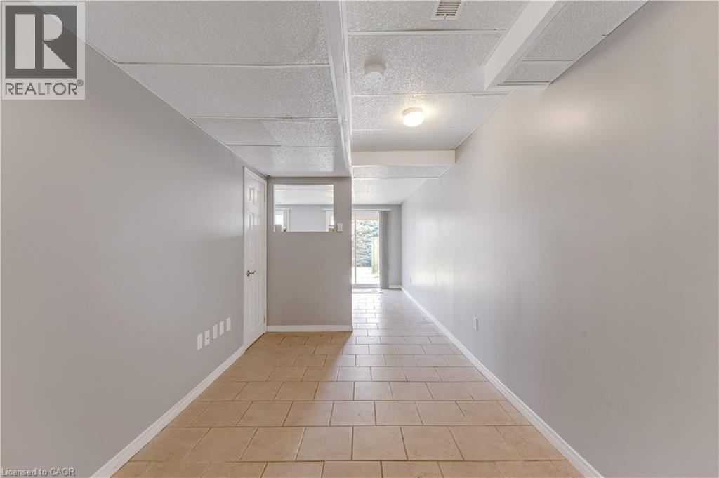 550 DANSBURY Drive thumbnail 32