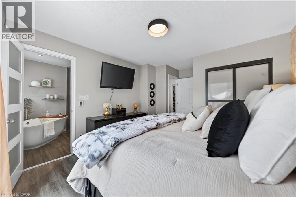 8 ESTHER Avenue thumbnail 17