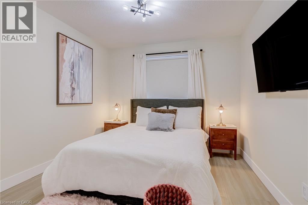 210 HAWKSWOOD Drive thumbnail 35