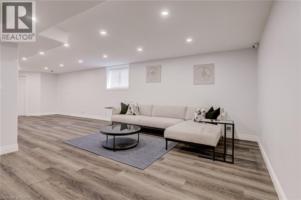 210 HAWKSWOOD Drive thumbnail 42
