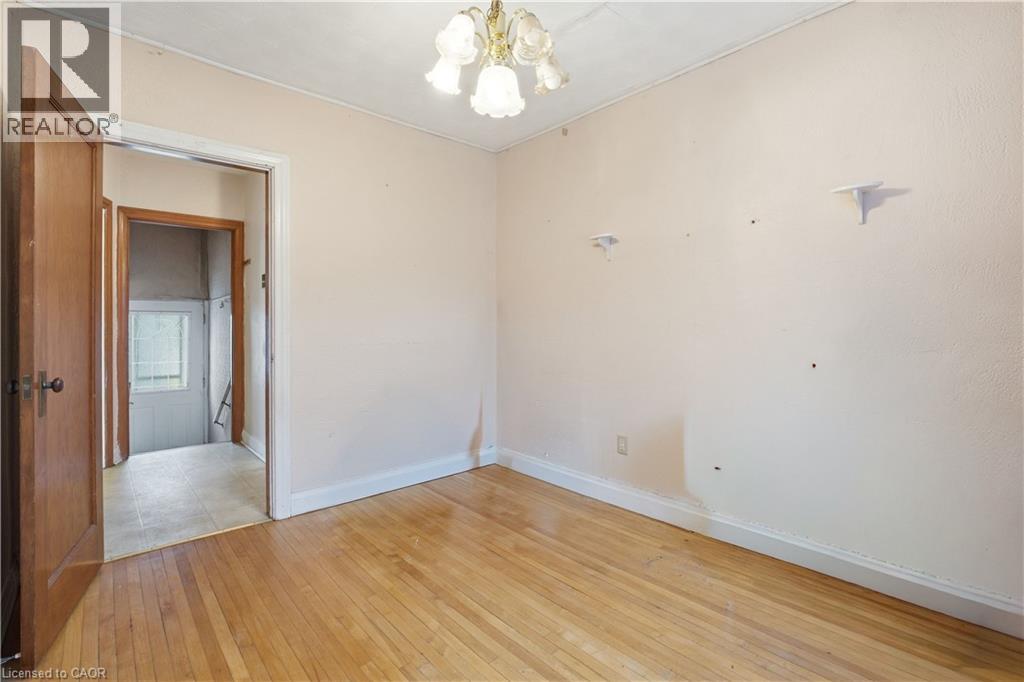 609 GUELPH Street thumbnail 11