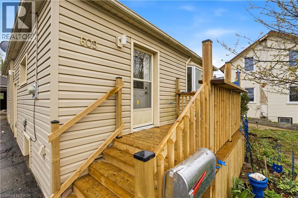 609 GUELPH Street thumbnail 2