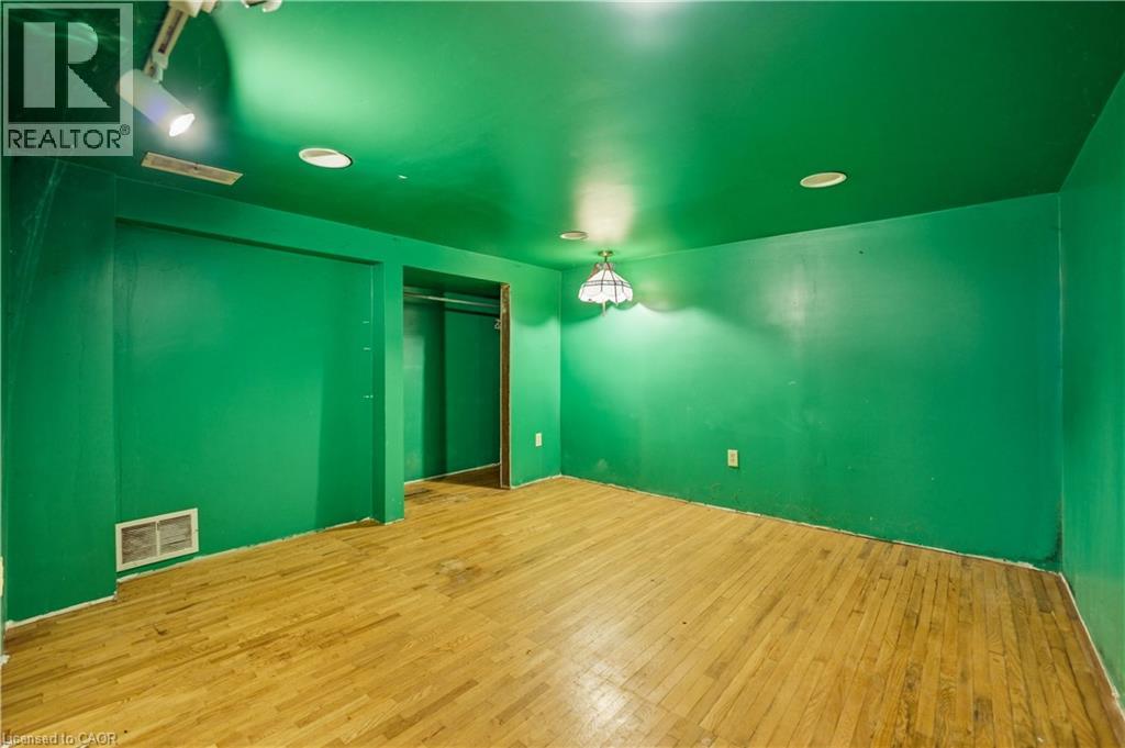 609 GUELPH Street thumbnail 23