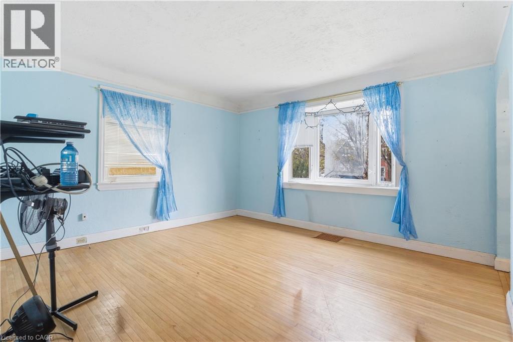 609 GUELPH Street thumbnail 8