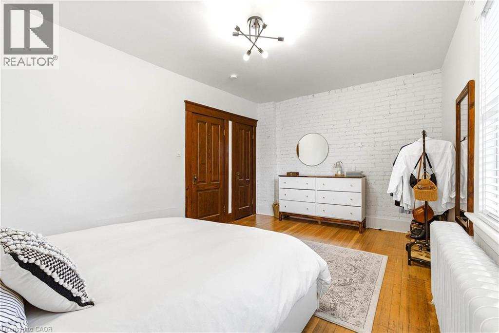 36 LOUISA Street thumbnail 15