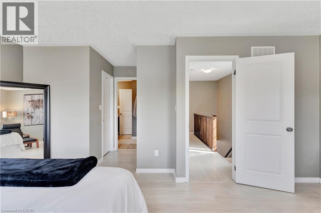 935 ZELLER Crescent thumbnail 24