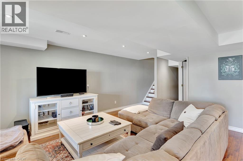 935 ZELLER Crescent thumbnail 34