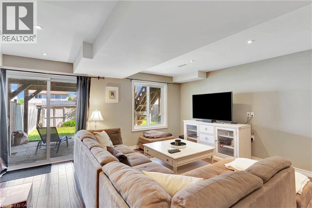 935 ZELLER Crescent thumbnail 35