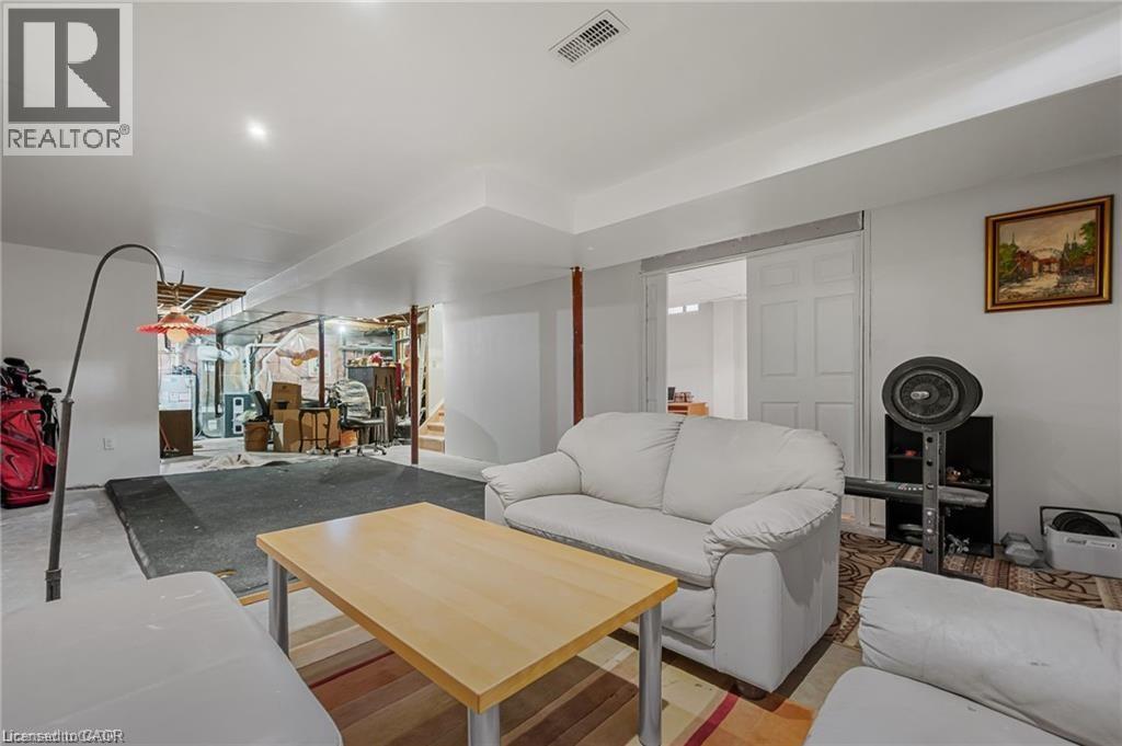 444 BURNETT Avenue thumbnail 35