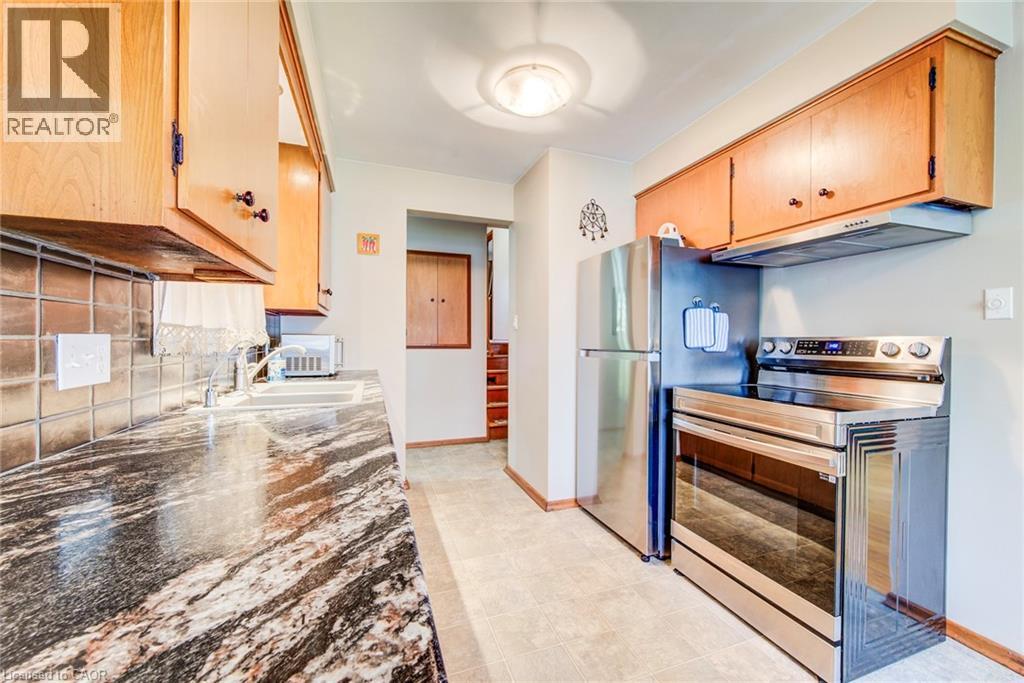 18 QUEENSTON Crescent thumbnail 12