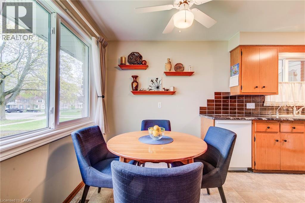 18 QUEENSTON Crescent thumbnail 16