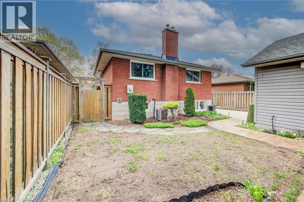 18 QUEENSTON Crescent thumbnail 34
