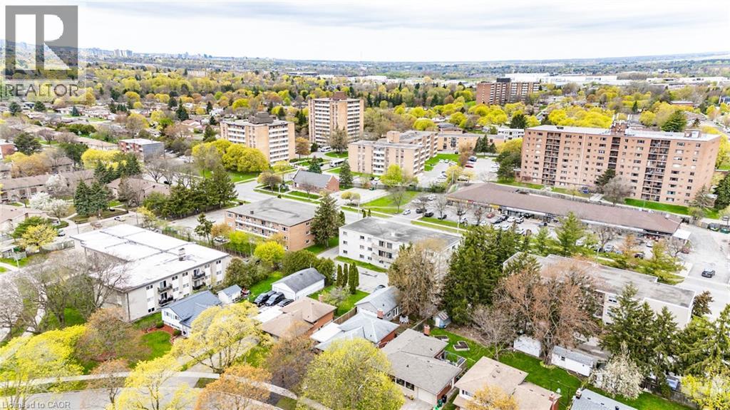 18 QUEENSTON Crescent thumbnail 40