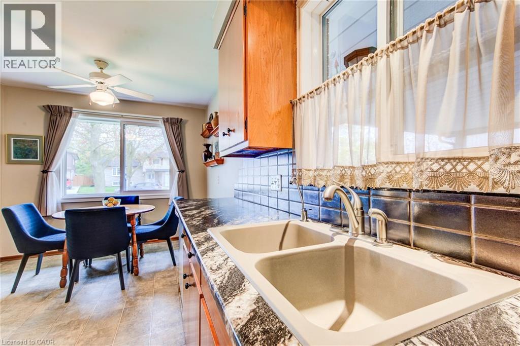 18 QUEENSTON Crescent thumbnail 15